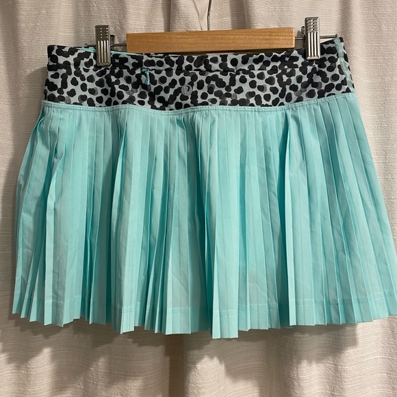 Lululemon pleated skirt - Picture 2 of 3